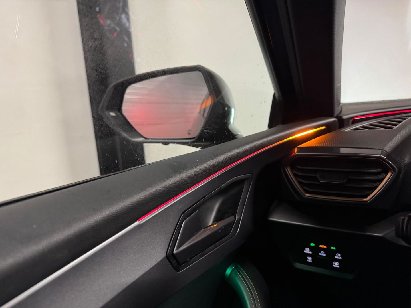 CUPRA Leon 1.4 e-Hybrid VZ Performance PANO KEYLESS VOL'