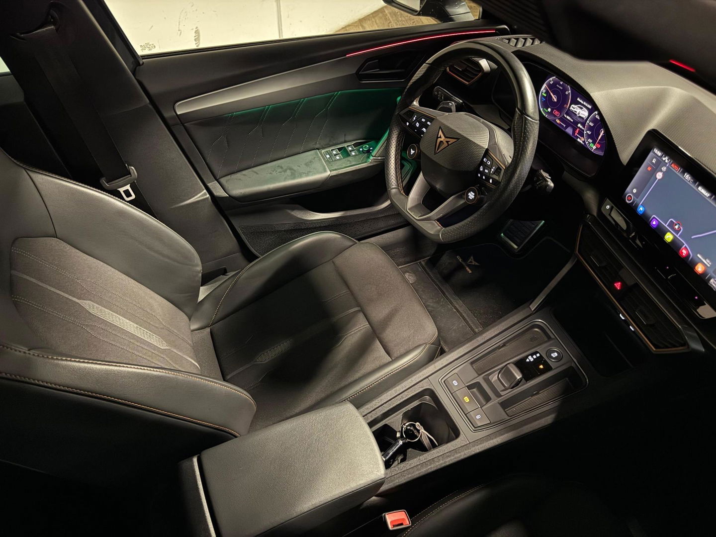 CUPRA Leon 1.4 e-Hybrid VZ Performance PANO KEYLESS VOL'