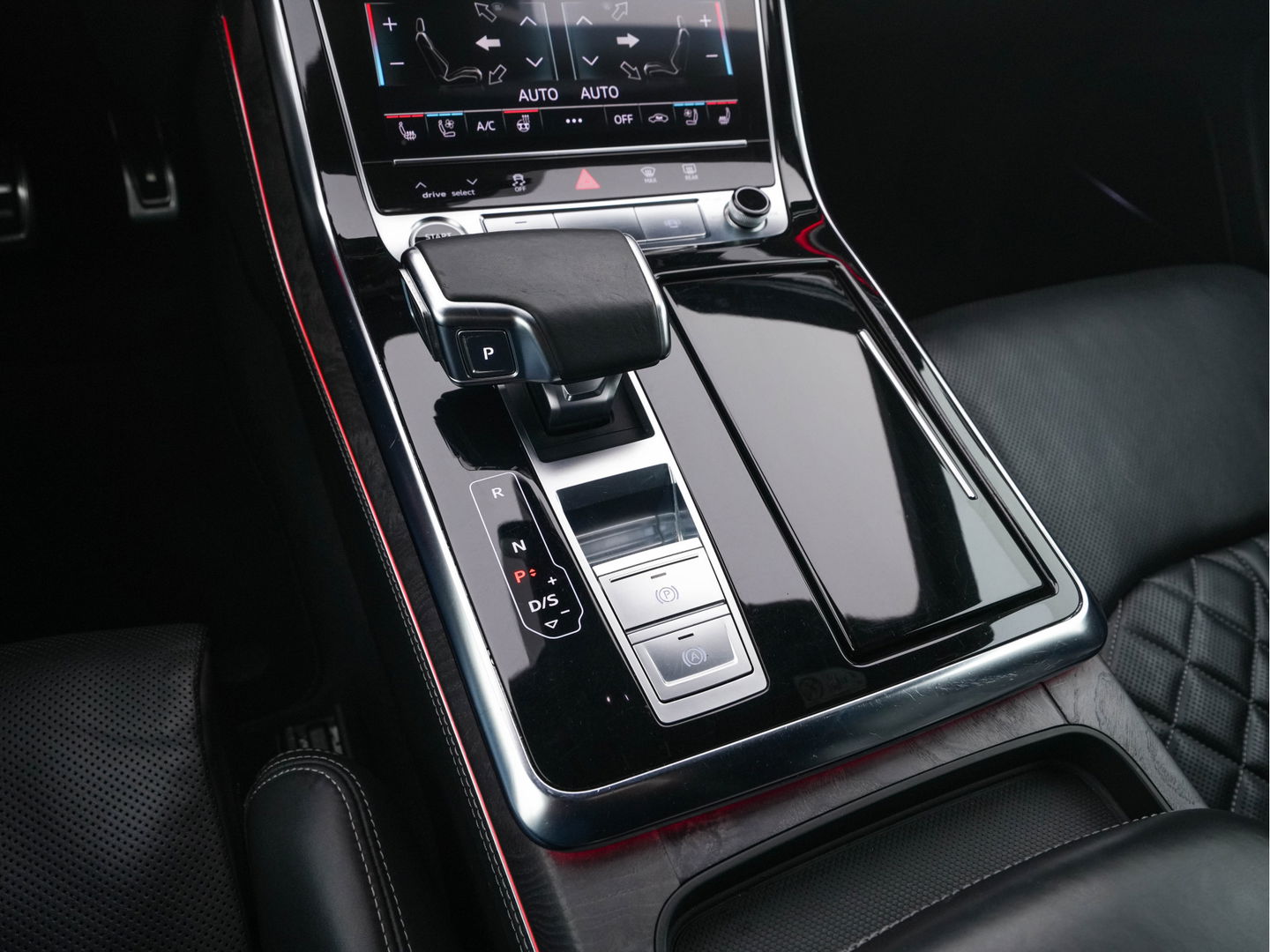 Audi Q8 60 TFSI e quattro Competition (INCL-BTW) *AUT | VOLLEDER | BANG/OLUFSEN-SURROUND | ADAPTIVE-CRUISE | NAVI-FULLMAP | HD-MATRIX-LED | MEMORY-PACK | KEYLESS | CAMERA | VIRTUAL-COCKPIT | AIR-SUPENSION | 21INCH ALU*