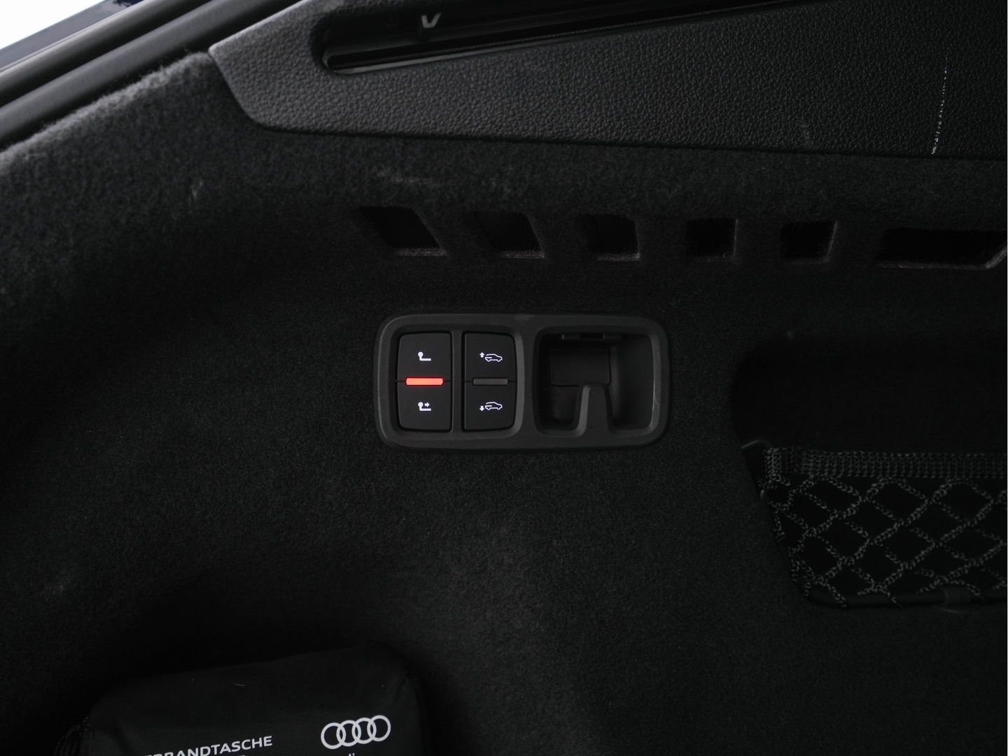 Audi Q8 60 TFSI e quattro Competition (INCL-BTW) *AUT | VOLLEDER | BANG/OLUFSEN-SURROUND | ADAPTIVE-CRUISE | NAVI-FULLMAP | HD-MATRIX-LED | MEMORY-PACK | KEYLESS | CAMERA | VIRTUAL-COCKPIT | AIR-SUPENSION | 21INCH ALU*