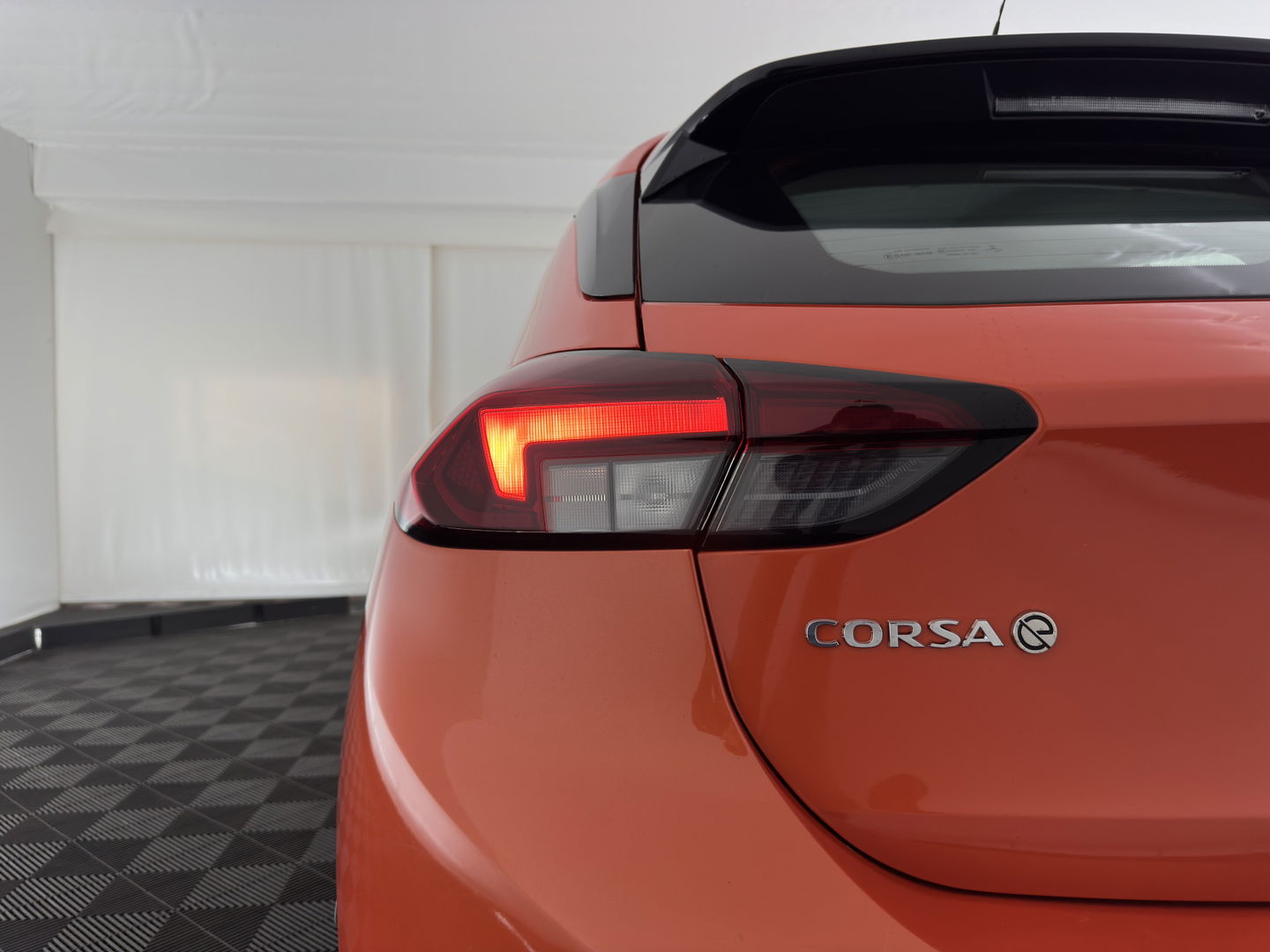 Opel CORSA-E Elegance 50 kWh [3-FASE] {SOH-90%} (INCL-BTW) Aut.*FULL-LED | DIGI-COCKPIT | LEATHER-MICROFIBRE | CARPLAY | CAMERA | ECC | KEYLESS | CRUISE | DAB | 16'' ALU*