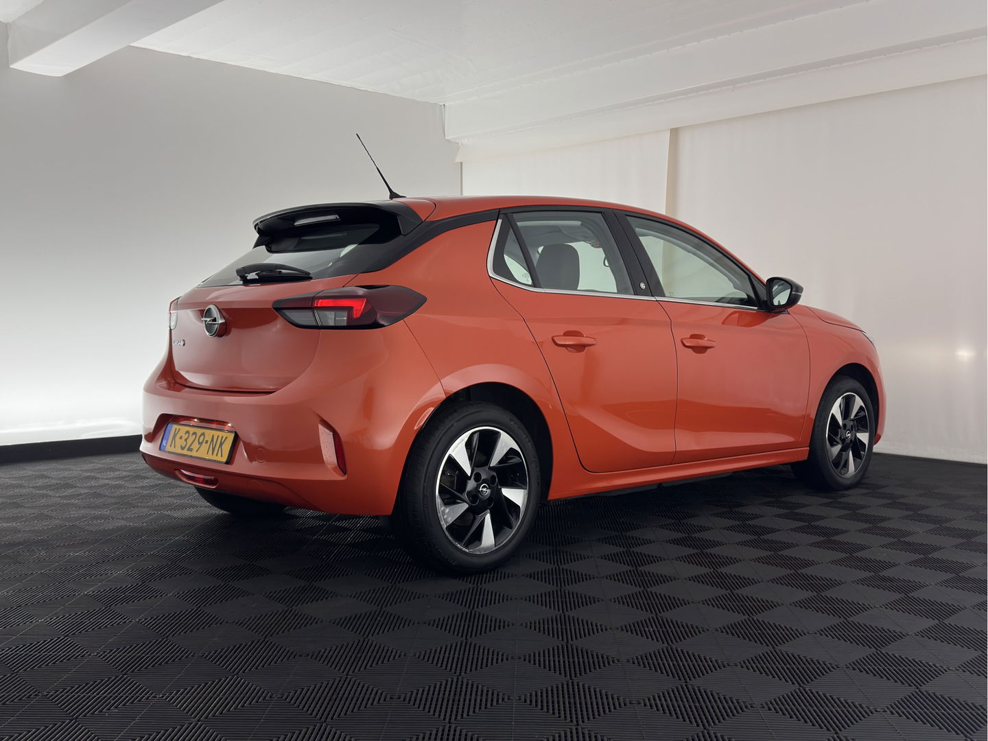 Opel CORSA-E Elegance 50 kWh [3-FASE] {SOH-90%} (INCL-BTW) Aut.*FULL-LED | DIGI-COCKPIT | LEATHER-MICROFIBRE | CARPLAY | CAMERA | ECC | KEYLESS | CRUISE | DAB | 16'' ALU*