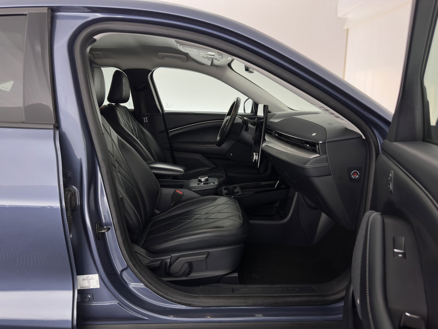 Ford Mustang Mach-E RWD 75 kWh [3-Fase ] {SOH-90%} (INCL-BTW) Aut.*LUXURY-LEATHER | FULL-LED | DAB | DIGI-COCKPIT | KEYLESS | NAVI-FULLMAP | CARPLAY | HEATED-COMFORTSEATS | TOPVIEW |  ADAPTIVE-CRUISE | PRIVACY-GLASS | 18'' ALU*