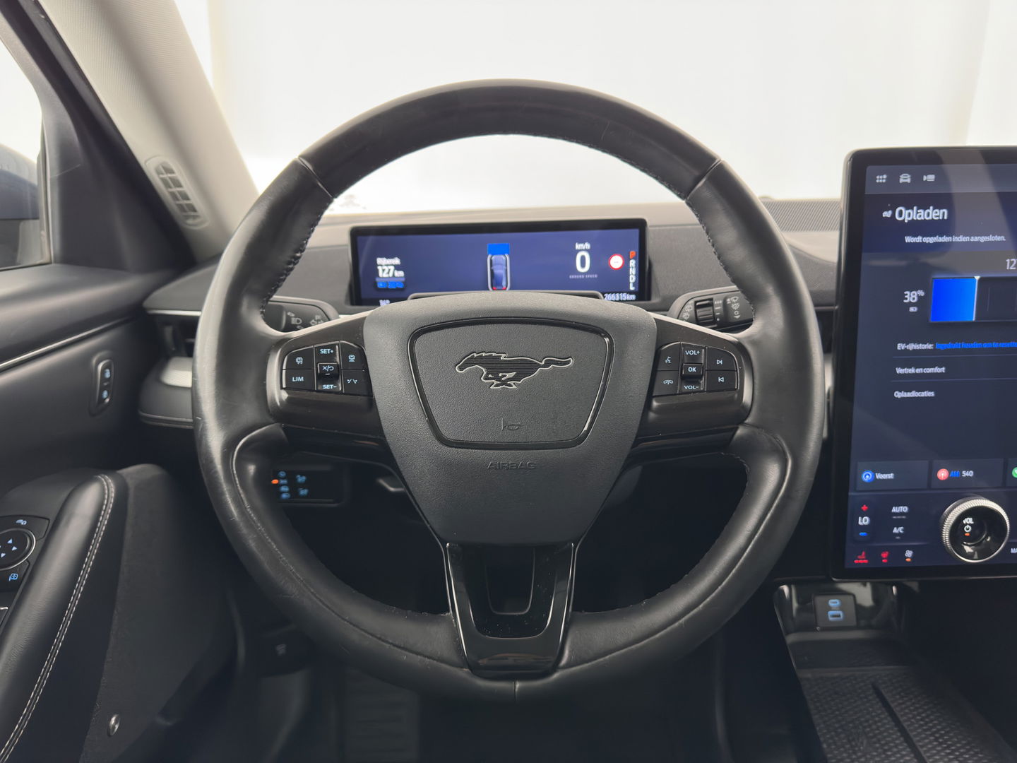 Ford Mustang Mach-E RWD 75 kWh [3-Fase ] {SOH-90%} (INCL-BTW) Aut.*LUXURY-LEATHER | FULL-LED | DAB | DIGI-COCKPIT | KEYLESS | NAVI-FULLMAP | CARPLAY | HEATED-COMFORTSEATS | TOPVIEW |  ADAPTIVE-CRUISE | PRIVACY-GLASS | 18'' ALU*