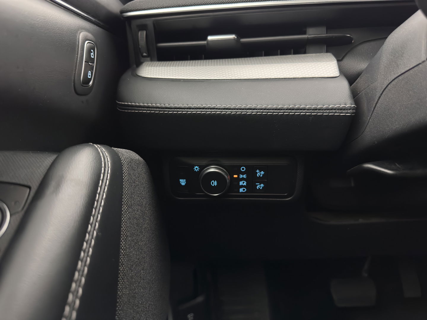 Ford Mustang Mach-E RWD 75 kWh [3-Fase ] {SOH-90%} (INCL-BTW) Aut.*LUXURY-LEATHER | FULL-LED | DAB | DIGI-COCKPIT | KEYLESS | NAVI-FULLMAP | CARPLAY | HEATED-COMFORTSEATS | TOPVIEW |  ADAPTIVE-CRUISE | PRIVACY-GLASS | 18'' ALU*