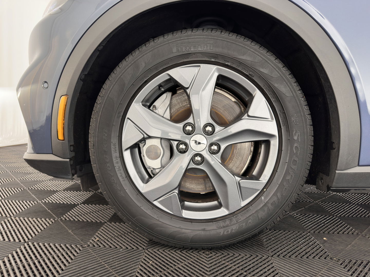 Ford Mustang Mach-E RWD 75 kWh [3-Fase ] {SOH-90%} (INCL-BTW) Aut.*LUXURY-LEATHER | FULL-LED | DAB | DIGI-COCKPIT | KEYLESS | NAVI-FULLMAP | CARPLAY | HEATED-COMFORTSEATS | TOPVIEW |  ADAPTIVE-CRUISE | PRIVACY-GLASS | 18'' ALU*