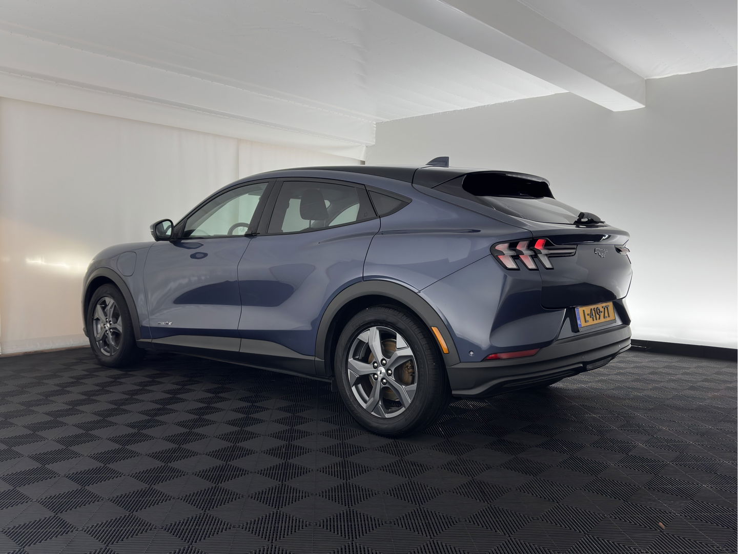 Ford Mustang Mach-E RWD 75 kWh [3-Fase ] {SOH-90%} (INCL-BTW) Aut.*LUXURY-LEATHER | FULL-LED | DAB | DIGI-COCKPIT | KEYLESS | NAVI-FULLMAP | CARPLAY | HEATED-COMFORTSEATS | TOPVIEW |  ADAPTIVE-CRUISE | PRIVACY-GLASS | 18'' ALU*