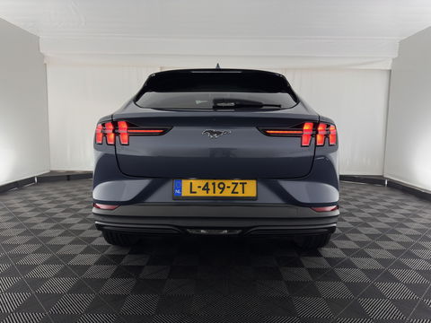 Ford Mustang Mach-E RWD 75 kWh [3-Fase ] {SOH-90%} (INCL-BTW) Aut.*LUXURY-LEATHER | FULL-LED | DAB | DIGI-COCKPIT | KEYLESS | NAVI-FULLMAP | CARPLAY | HEATED-COMFORTSEATS | TOPVIEW |  ADAPTIVE-CRUISE | PRIVACY-GLASS | 18'' ALU*