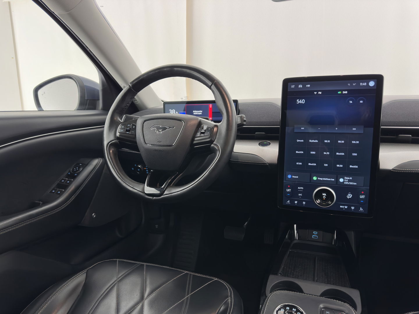 Ford Mustang Mach-E RWD 75 kWh [3-Fase ] {SOH-90%} (INCL-BTW) Aut.*LUXURY-LEATHER | FULL-LED | DAB | DIGI-COCKPIT | KEYLESS | NAVI-FULLMAP | CARPLAY | HEATED-COMFORTSEATS | TOPVIEW |  ADAPTIVE-CRUISE | PRIVACY-GLASS | 18'' ALU*