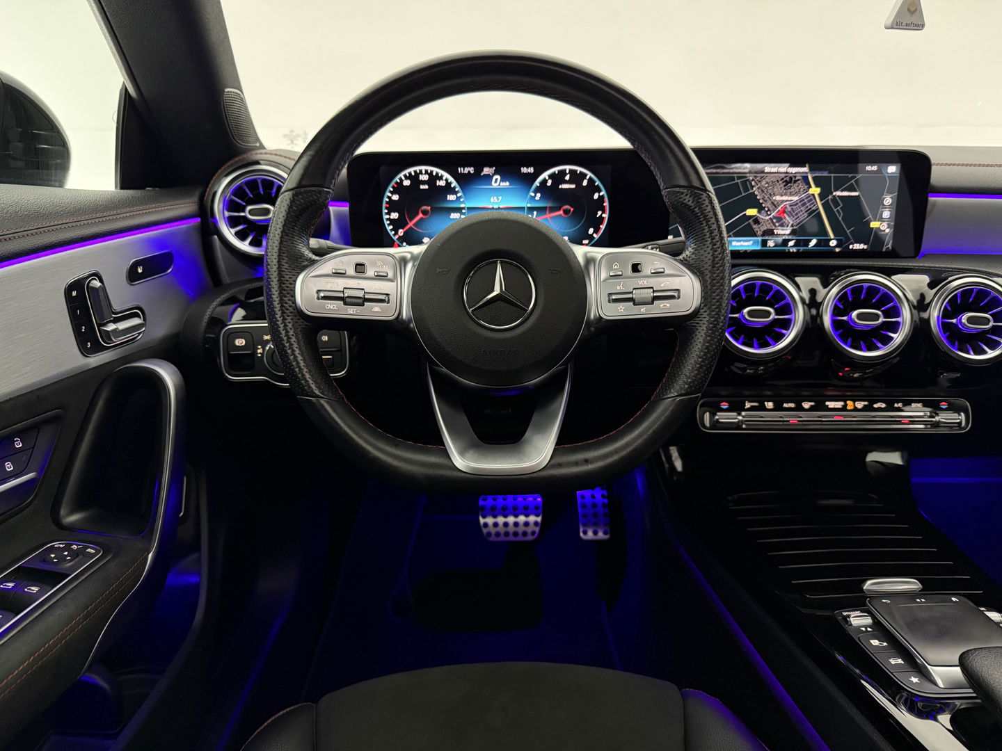 Mercedes-Benz CLA-Klasse 180 AMG | Pano | Sfeerverl. | Memory | Burmester | Virtual | Carplay | Camera | Adap. Cruise | NAP