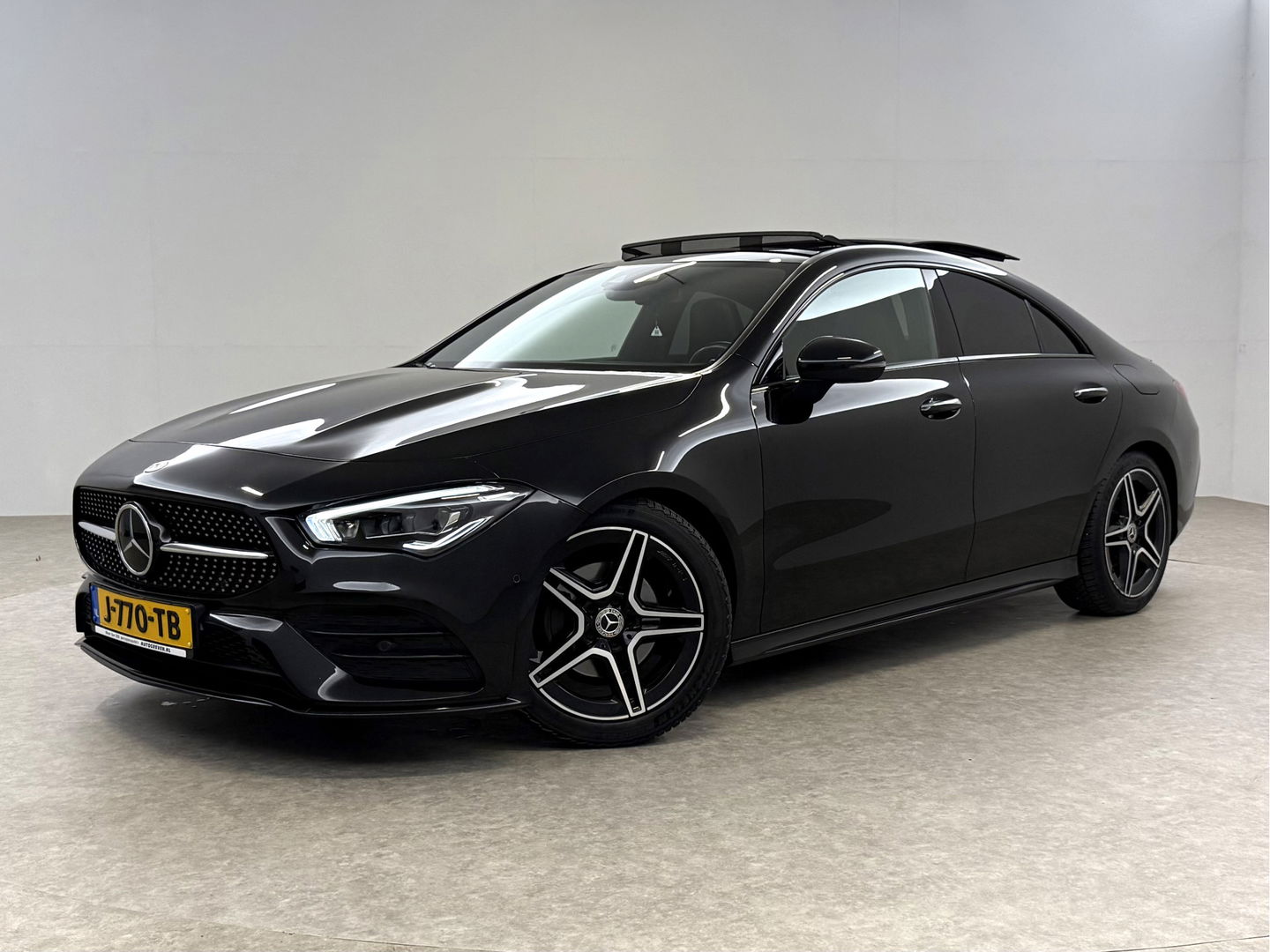 Mercedes-Benz CLA-Klasse 180 AMG | Pano | Sfeerverl. | Memory | Burmester | Virtual | Carplay | Camera | Adap. Cruise | NAP
