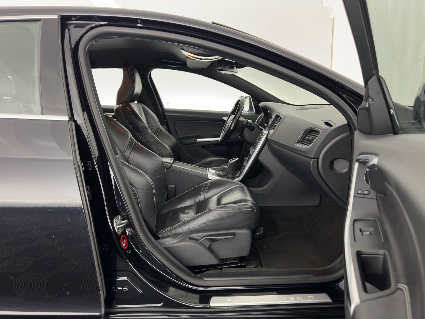 Volvo V60 2.4 D6 AWD Plug-In Hybrid Summum (PLUG-IN) AUT.* NAVI-FULLMAP | CRUISE | BI-XENON | HEATED-SPORTSEATS | LEATHER | CAMERA | TOWBAR | 17'' ALU*