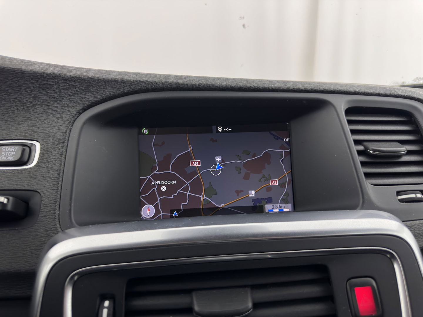 Volvo V60 2.4 D6 AWD Plug-In Hybrid Summum (PLUG-IN) AUT.* NAVI-FULLMAP | CRUISE | BI-XENON | HEATED-SPORTSEATS | LEATHER | CAMERA | TOWBAR | 17'' ALU*