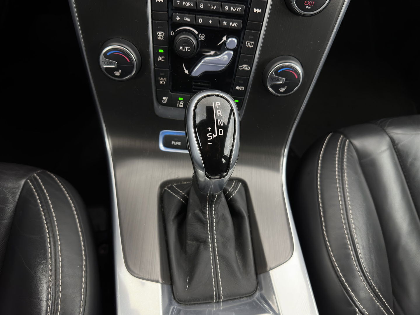 Volvo V60 2.4 D6 AWD Plug-In Hybrid Summum (PLUG-IN) AUT.* NAVI-FULLMAP | CRUISE | BI-XENON | HEATED-SPORTSEATS | LEATHER | CAMERA | TOWBAR | 17'' ALU*