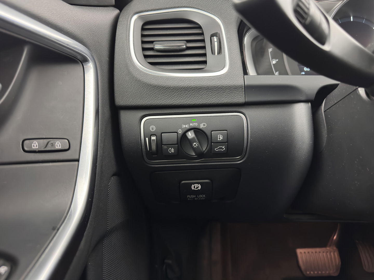 Volvo V60 2.4 D6 AWD Plug-In Hybrid Summum (PLUG-IN) AUT.* NAVI-FULLMAP | CRUISE | BI-XENON | HEATED-SPORTSEATS | LEATHER | CAMERA | TOWBAR | 17'' ALU*