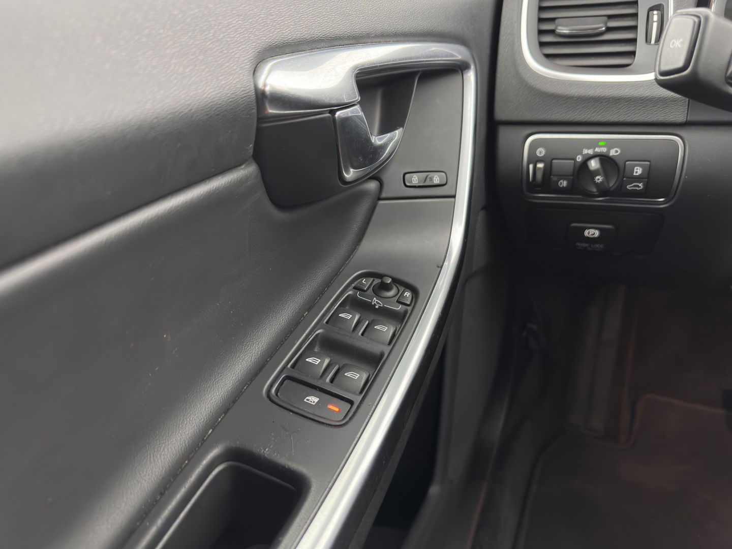 Volvo V60 2.4 D6 AWD Plug-In Hybrid Summum (PLUG-IN) AUT.* NAVI-FULLMAP | CRUISE | BI-XENON | HEATED-SPORTSEATS | LEATHER | CAMERA | TOWBAR | 17'' ALU*