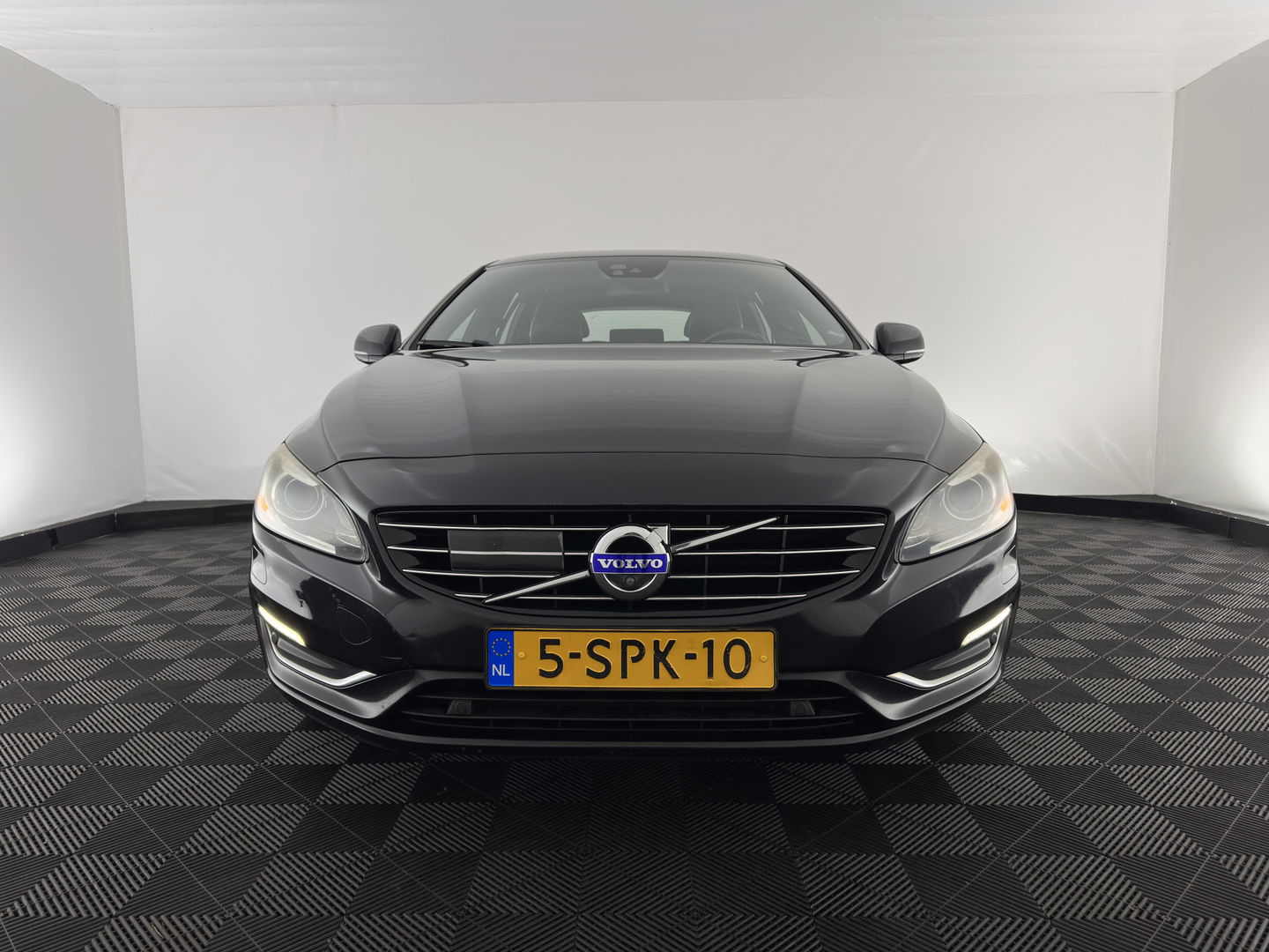 Volvo V60 2.4 D6 AWD Plug-In Hybrid Summum (PLUG-IN) AUT.* NAVI-FULLMAP | CRUISE | BI-XENON | HEATED-SPORTSEATS | LEATHER | CAMERA | TOWBAR | 17'' ALU*