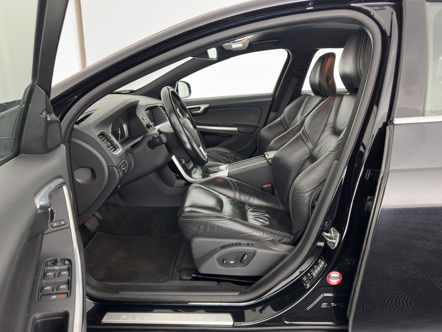 Volvo V60 2.4 D6 AWD Plug-In Hybrid Summum (PLUG-IN) AUT.* NAVI-FULLMAP | CRUISE | BI-XENON | HEATED-SPORTSEATS | LEATHER | CAMERA | TOWBAR | 17'' ALU*