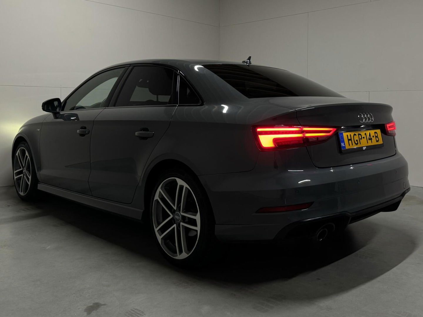 Audi A3 Limousine TFSI S-Line Black Edition Cruise CarPlay PDC