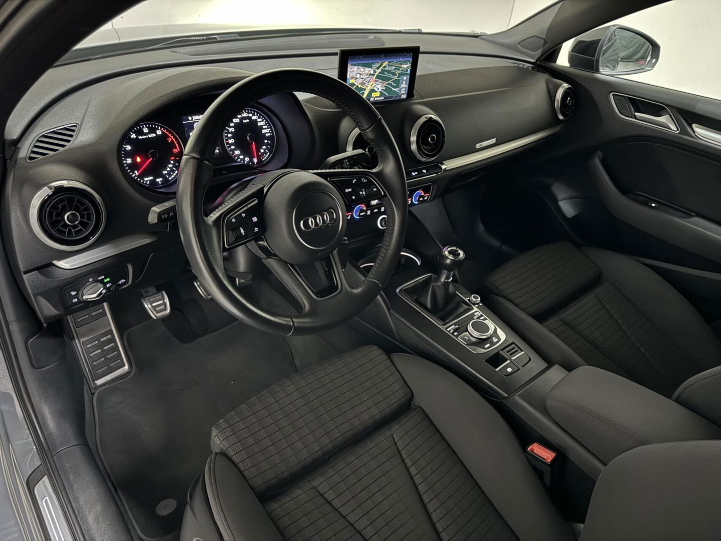 Audi A3 Limousine TFSI S-Line Black Edition Cruise CarPlay PDC