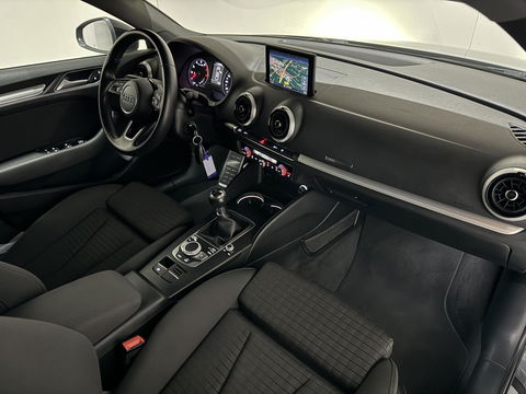 Audi A3 Limousine TFSI S-Line Black Edition Cruise CarPlay PDC