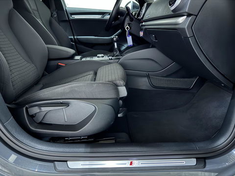 Audi A3 Limousine TFSI S-Line Black Edition Cruise CarPlay PDC