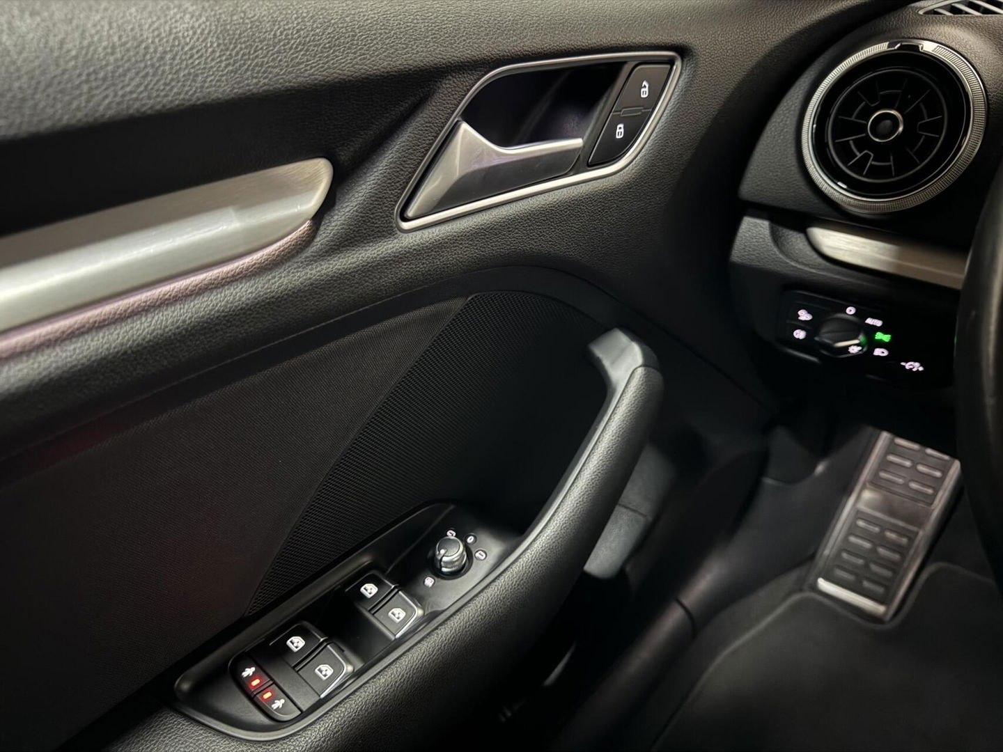 Audi A3 Limousine TFSI S-Line Black Edition Cruise CarPlay PDC