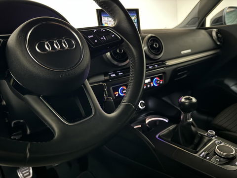 Audi A3 Limousine TFSI S-Line Black Edition Cruise CarPlay PDC