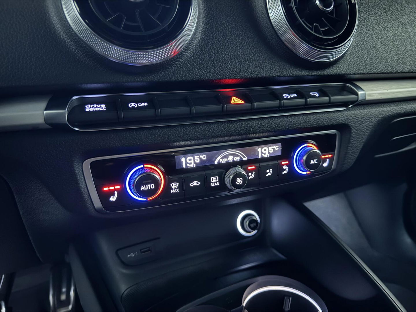 Audi A3 Limousine TFSI S-Line Black Edition Cruise CarPlay PDC