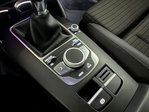 Audi A3 Limousine TFSI S-Line Black Edition Cruise CarPlay PDC