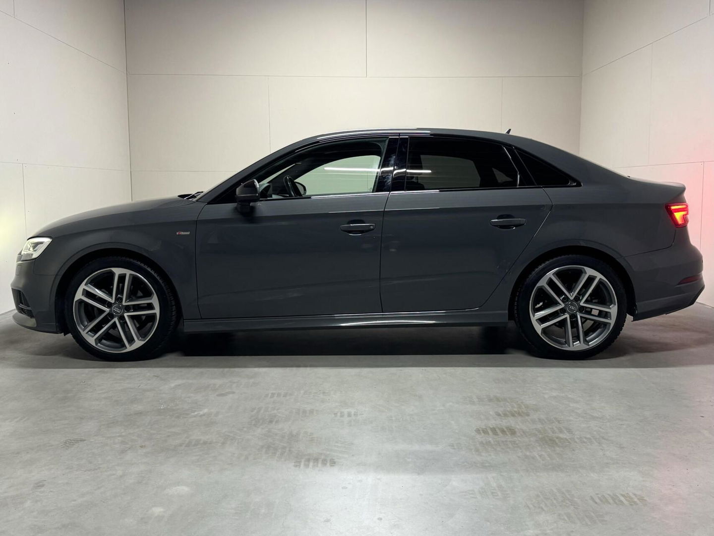 Audi A3 Limousine TFSI S-Line Black Edition Cruise CarPlay PDC