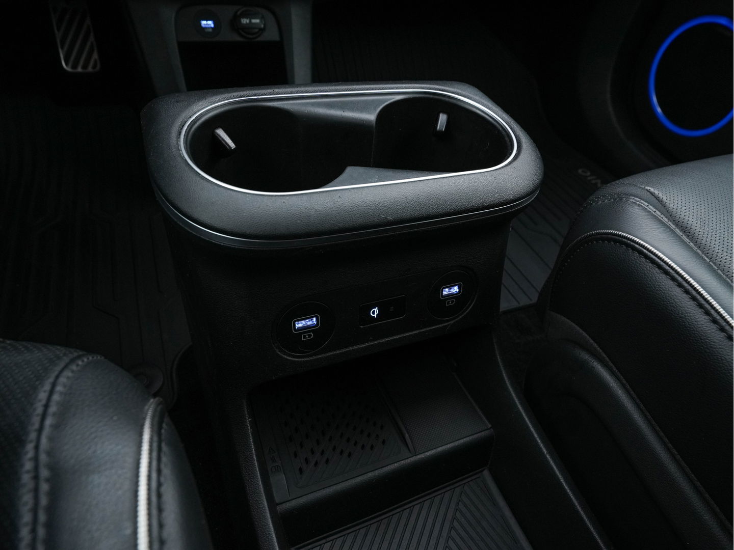 Hyundai IONIQ 5 Connect+ AWD 77.4 kWh [3-FASE] { SOH-} (INCL-BTW) Aut.* HEATPUMP | LUXURY-LEATHER | BOSE-AUDIO | FULL-LED | DIGI-COCKPIT | AMBIENT-LIGHT | DAB | SHIFT-PADDLES | HEAD-UP | NAVI-FULLMAP | KEYLESS | CAMERA | HEATED-COMFORTSEATS | ...