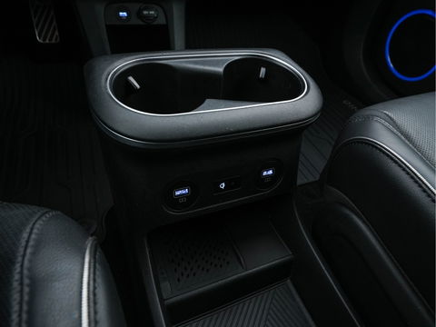 Hyundai IONIQ 5 Connect+ AWD 77.4 kWh [3-FASE] { SOH-} (INCL-BTW) Aut.* HEATPUMP | LUXURY-LEATHER | BOSE-AUDIO | FULL-LED | DIGI-COCKPIT | AMBIENT-LIGHT | DAB | SHIFT-PADDLES | HEAD-UP | NAVI-FULLMAP | KEYLESS | CAMERA | HEATED-COMFORTSEATS | ...