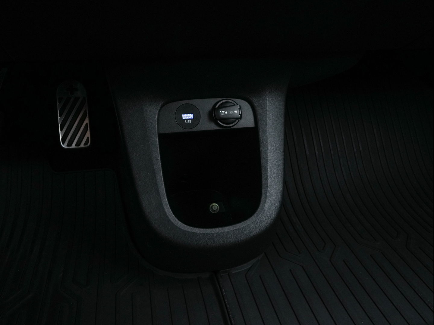 Hyundai IONIQ 5 Connect+ AWD 77.4 kWh [3-FASE] { SOH-92% } (INCL-BTW) Aut.* HEATPUMP | LEATHER | BOSE-AUDIO | FULL-LED | DIGI-COCKPIT | AMBIENT-LIGHT | DAB | SHIFT-PADDLES | HEAD-UP | NAVI-FULLMAP | KEYLESS | CAMERA | HEATED-COMFORTSEATS | ...