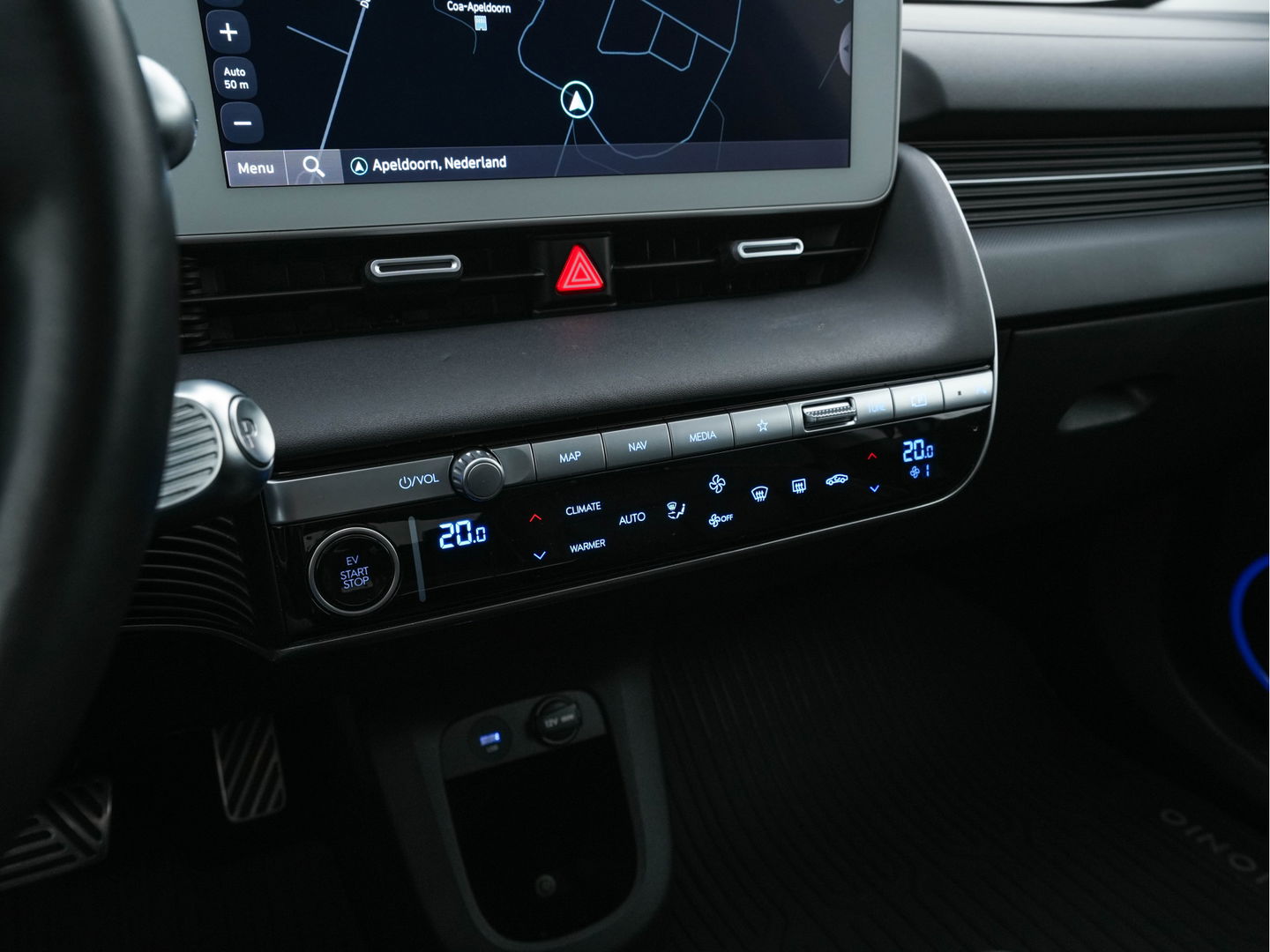 Hyundai IONIQ 5 Connect+ AWD 77.4 kWh [3-FASE] { SOH-} (INCL-BTW) Aut.* HEATPUMP | LUXURY-LEATHER | BOSE-AUDIO | FULL-LED | DIGI-COCKPIT | AMBIENT-LIGHT | DAB | SHIFT-PADDLES | HEAD-UP | NAVI-FULLMAP | KEYLESS | CAMERA | HEATED-COMFORTSEATS | ...