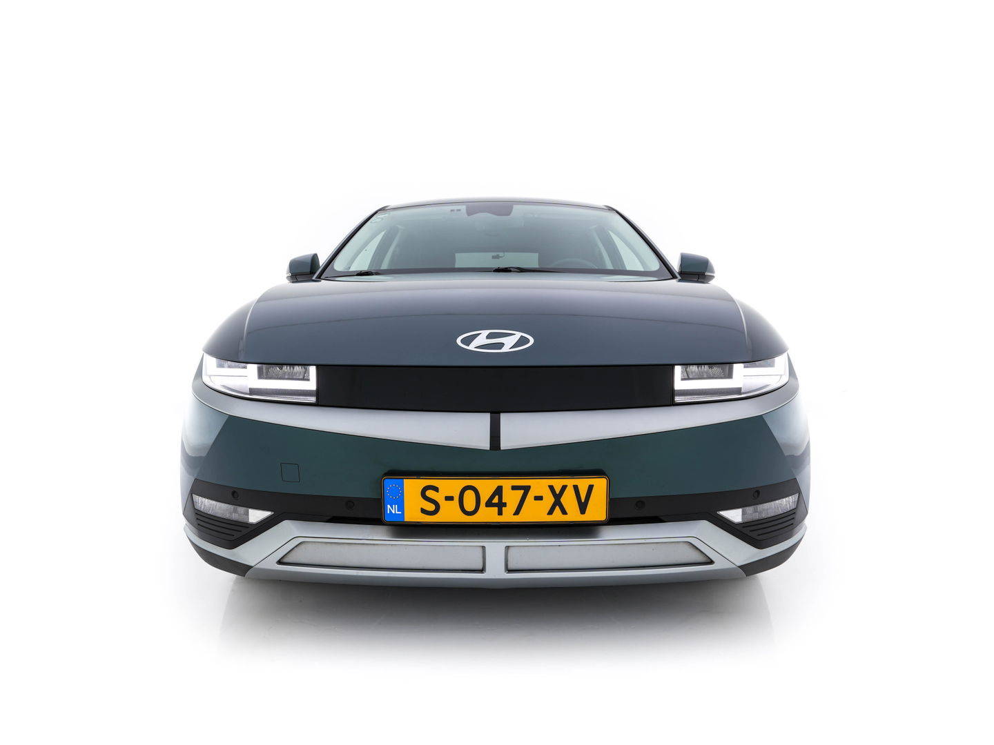 Hyundai IONIQ 5 Connect+ AWD 77.4 kWh [3-FASE] { SOH-92% } (INCL-BTW) Aut.* HEATPUMP | LEATHER | BOSE-AUDIO | FULL-LED | DIGI-COCKPIT | AMBIENT-LIGHT | DAB | SHIFT-PADDLES | HEAD-UP | NAVI-FULLMAP | KEYLESS | CAMERA | HEATED-COMFORTSEATS | ...