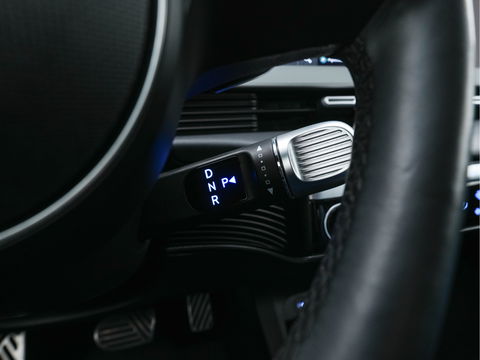 Hyundai IONIQ 5 Connect+ AWD 77.4 kWh [3-FASE] { SOH-} (INCL-BTW) Aut.* HEATPUMP | LUXURY-LEATHER | BOSE-AUDIO | FULL-LED | DIGI-COCKPIT | AMBIENT-LIGHT | DAB | SHIFT-PADDLES | HEAD-UP | NAVI-FULLMAP | KEYLESS | CAMERA | HEATED-COMFORTSEATS | ...