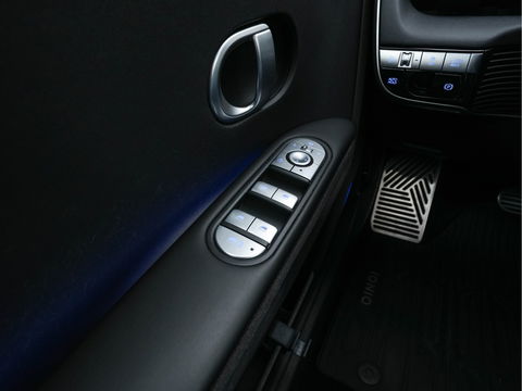 Hyundai IONIQ 5 Connect+ AWD 77.4 kWh [3-FASE] { SOH-} (INCL-BTW) Aut.* HEATPUMP | LUXURY-LEATHER | BOSE-AUDIO | FULL-LED | DIGI-COCKPIT | AMBIENT-LIGHT | DAB | SHIFT-PADDLES | HEAD-UP | NAVI-FULLMAP | KEYLESS | CAMERA | HEATED-COMFORTSEATS | ...