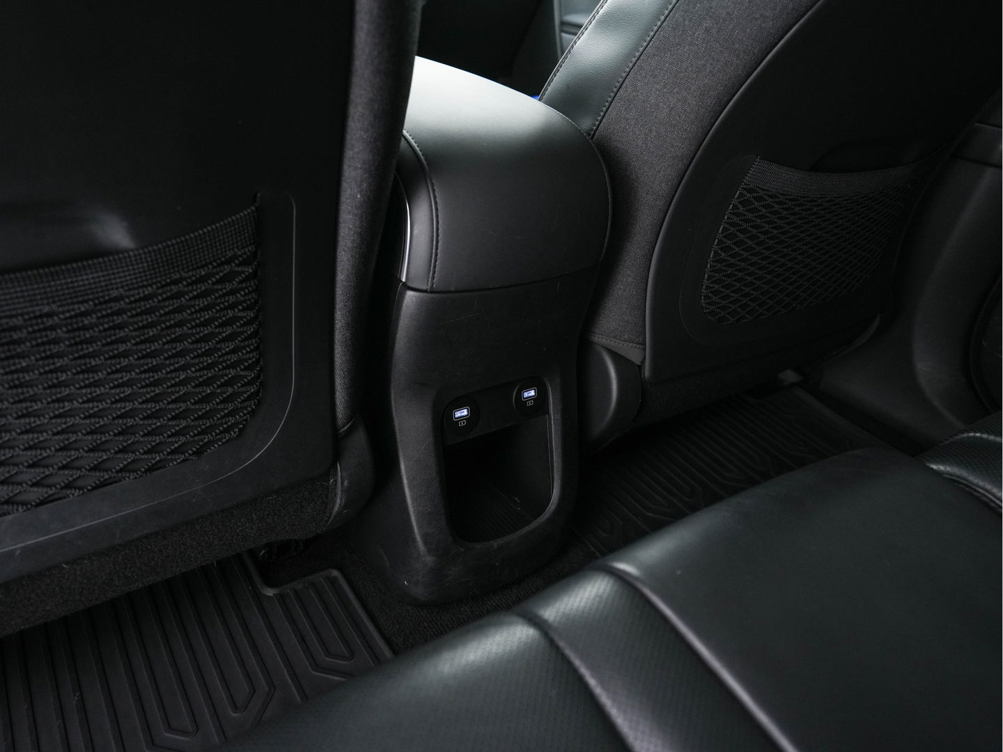 Hyundai IONIQ 5 Connect+ AWD 77.4 kWh [3-FASE] { SOH-92% } (INCL-BTW) Aut.* HEATPUMP | LEATHER | BOSE-AUDIO | FULL-LED | DIGI-COCKPIT | AMBIENT-LIGHT | DAB | SHIFT-PADDLES | HEAD-UP | NAVI-FULLMAP | KEYLESS | CAMERA | HEATED-COMFORTSEATS | ...