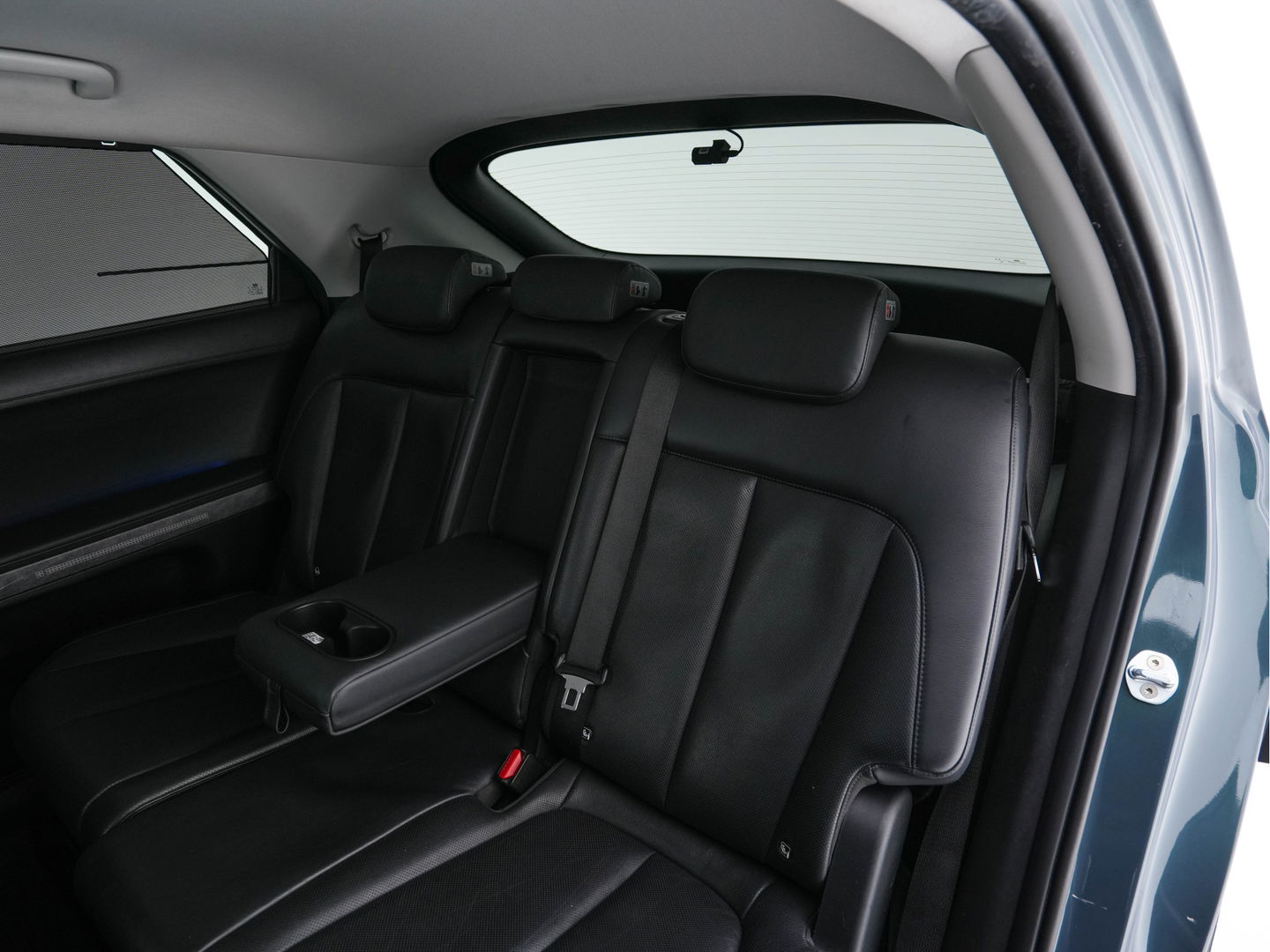 Hyundai IONIQ 5 Connect+ AWD 77.4 kWh [3-FASE] { SOH-92% } (INCL-BTW) Aut.* HEATPUMP | LEATHER | BOSE-AUDIO | FULL-LED | DIGI-COCKPIT | AMBIENT-LIGHT | DAB | SHIFT-PADDLES | HEAD-UP | NAVI-FULLMAP | KEYLESS | CAMERA | HEATED-COMFORTSEATS | ...