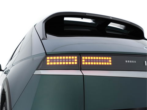 Hyundai IONIQ 5 Connect+ AWD 77.4 kWh [3-FASE] { SOH-} (INCL-BTW) Aut.* HEATPUMP | LUXURY-LEATHER | BOSE-AUDIO | FULL-LED | DIGI-COCKPIT | AMBIENT-LIGHT | DAB | SHIFT-PADDLES | HEAD-UP | NAVI-FULLMAP | KEYLESS | CAMERA | HEATED-COMFORTSEATS | ...