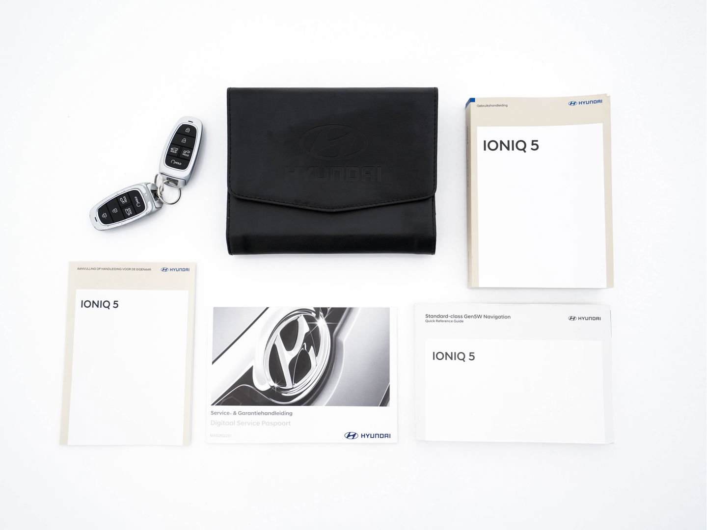 Hyundai IONIQ 5 Connect+ AWD 77.4 kWh [3-FASE] { SOH-92% } (INCL-BTW) Aut.* HEATPUMP | LEATHER | BOSE-AUDIO | FULL-LED | DIGI-COCKPIT | AMBIENT-LIGHT | DAB | SHIFT-PADDLES | HEAD-UP | NAVI-FULLMAP | KEYLESS | CAMERA | HEATED-COMFORTSEATS | ...