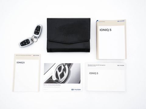 Hyundai IONIQ 5 Connect+ AWD 77.4 kWh [3-FASE] { SOH-} (INCL-BTW) Aut.* HEATPUMP | LUXURY-LEATHER | BOSE-AUDIO | FULL-LED | DIGI-COCKPIT | AMBIENT-LIGHT | DAB | SHIFT-PADDLES | HEAD-UP | NAVI-FULLMAP | KEYLESS | CAMERA | HEATED-COMFORTSEATS | ...