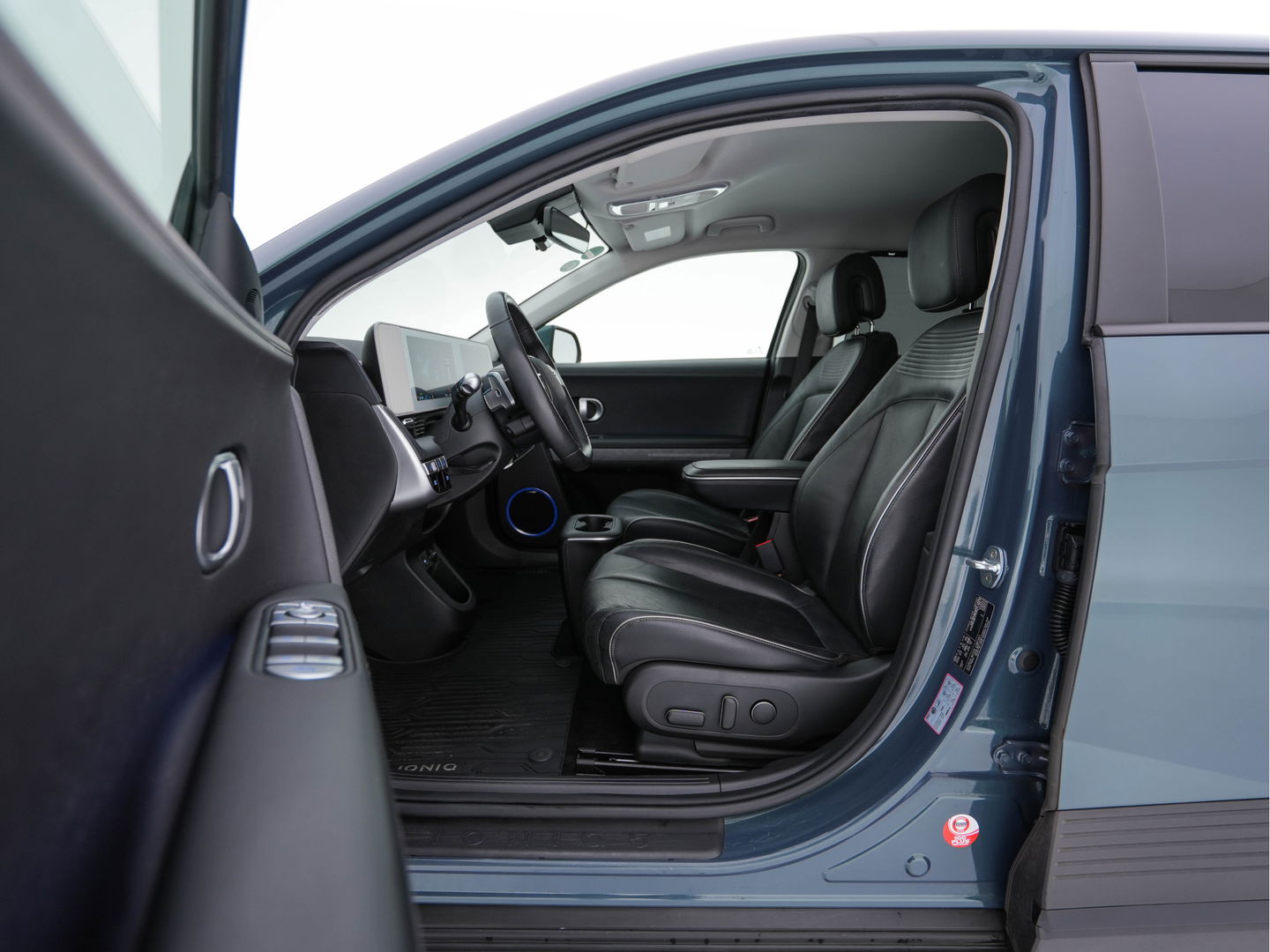 Hyundai IONIQ 5 Connect+ AWD 77.4 kWh [3-FASE] { SOH-} (INCL-BTW) Aut.* HEATPUMP | LUXURY-LEATHER | BOSE-AUDIO | FULL-LED | DIGI-COCKPIT | AMBIENT-LIGHT | DAB | SHIFT-PADDLES | HEAD-UP | NAVI-FULLMAP | KEYLESS | CAMERA | HEATED-COMFORTSEATS | ...