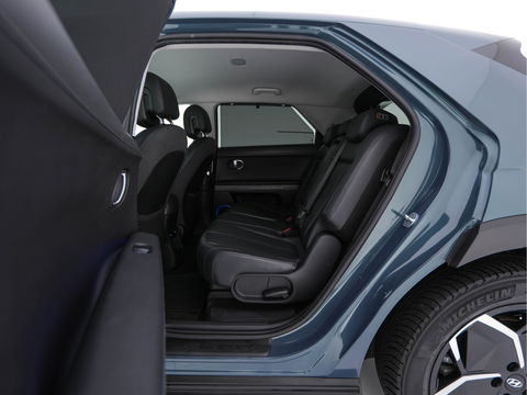 Hyundai IONIQ 5 Connect+ AWD 77.4 kWh [3-FASE] { SOH-} (INCL-BTW) Aut.* HEATPUMP | LUXURY-LEATHER | BOSE-AUDIO | FULL-LED | DIGI-COCKPIT | AMBIENT-LIGHT | DAB | SHIFT-PADDLES | HEAD-UP | NAVI-FULLMAP | KEYLESS | CAMERA | HEATED-COMFORTSEATS | ...