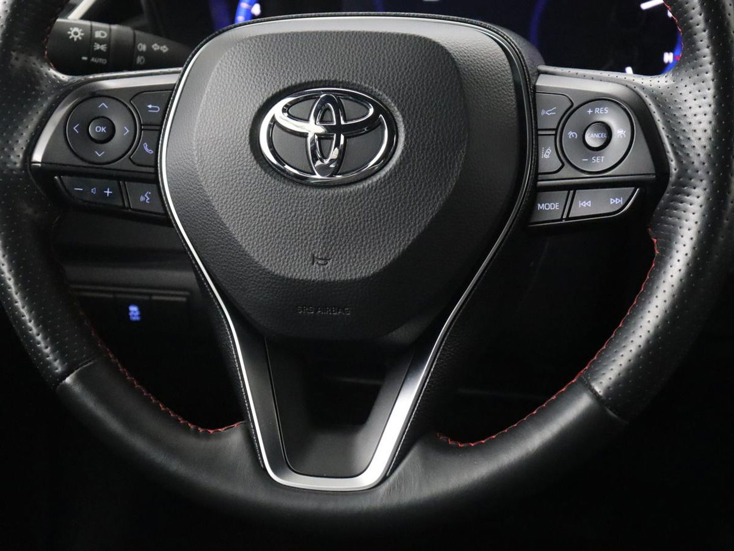 Toyota Corolla 1.8 Hybrid GR-Sport | Stoelverwarming | Carplay | Camera | Sportstoelen | Adaptive cruise | Keyless | Full LED | Park Assist | Climate control | DAB | Digital Cockpit | Getint glas