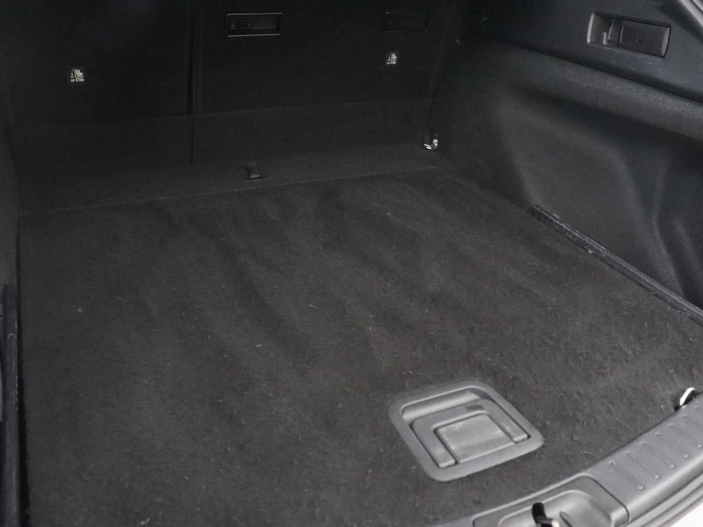 Toyota Corolla 1.8 Hybrid GR-Sport | Stoelverwarming | Carplay | Camera | Sportstoelen | Adaptive cruise | Keyless | Full LED | Park Assist | Climate control | DAB | Digital Cockpit | Getint glas