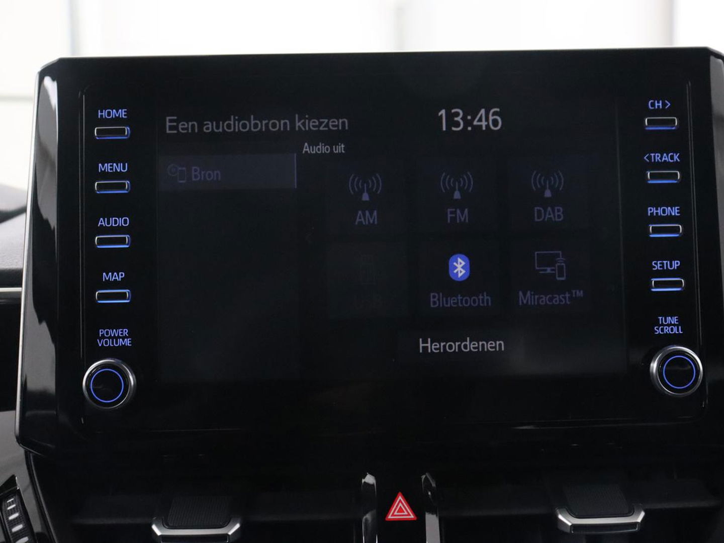 Toyota Corolla 1.8 Hybrid GR-Sport | Stoelverwarming | Carplay | Camera | Sportstoelen | Adaptive cruise | Keyless | Full LED | Park Assist | Climate control | DAB | Digital Cockpit | Getint glas