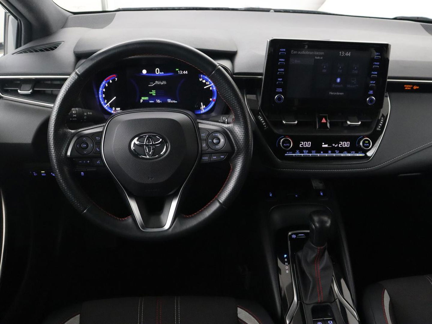 Toyota Corolla 1.8 Hybrid GR-Sport | Stoelverwarming | Carplay | Camera | Sportstoelen | Adaptive cruise | Keyless | Full LED | Park Assist | Climate control | DAB | Digital Cockpit | Getint glas