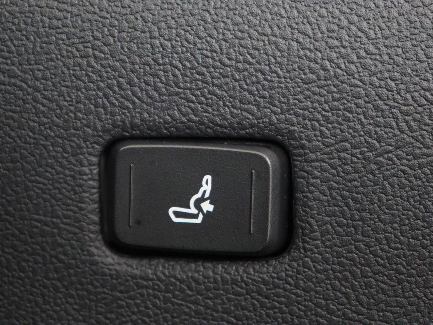 Toyota Corolla 1.8 Hybrid GR-Sport | Stoelverwarming | Carplay | Camera | Sportstoelen | Adaptive cruise | Keyless | Full LED | Park Assist | Climate control | DAB | Digital Cockpit | Getint glas